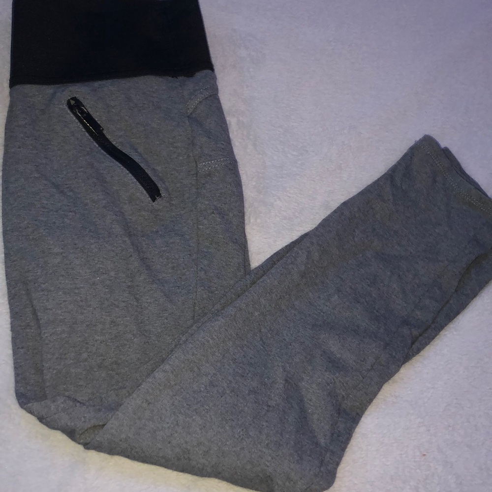 comfy sweatpants/leggings 💗